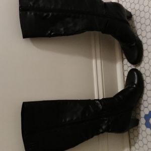 Women's Life Stride Size 10 Black knee-high boots